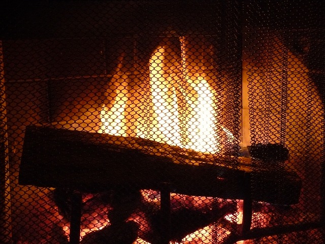 fireplace-276359_640