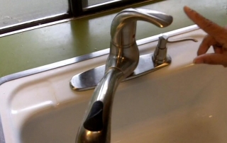 kitchen faucet pic 1